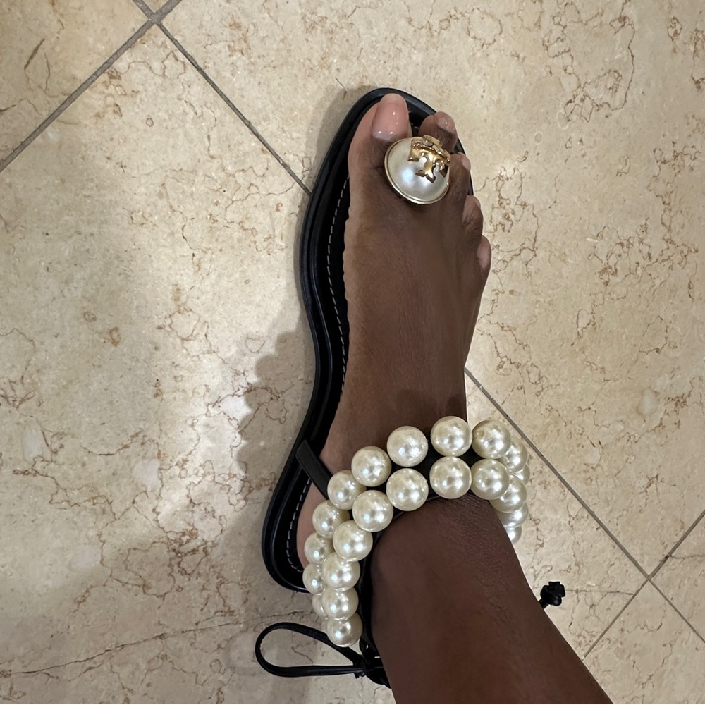 Tory Burch Melody black leather sandals gold-tone hardware pearl accents Sz 38 - Picture 11 of 11